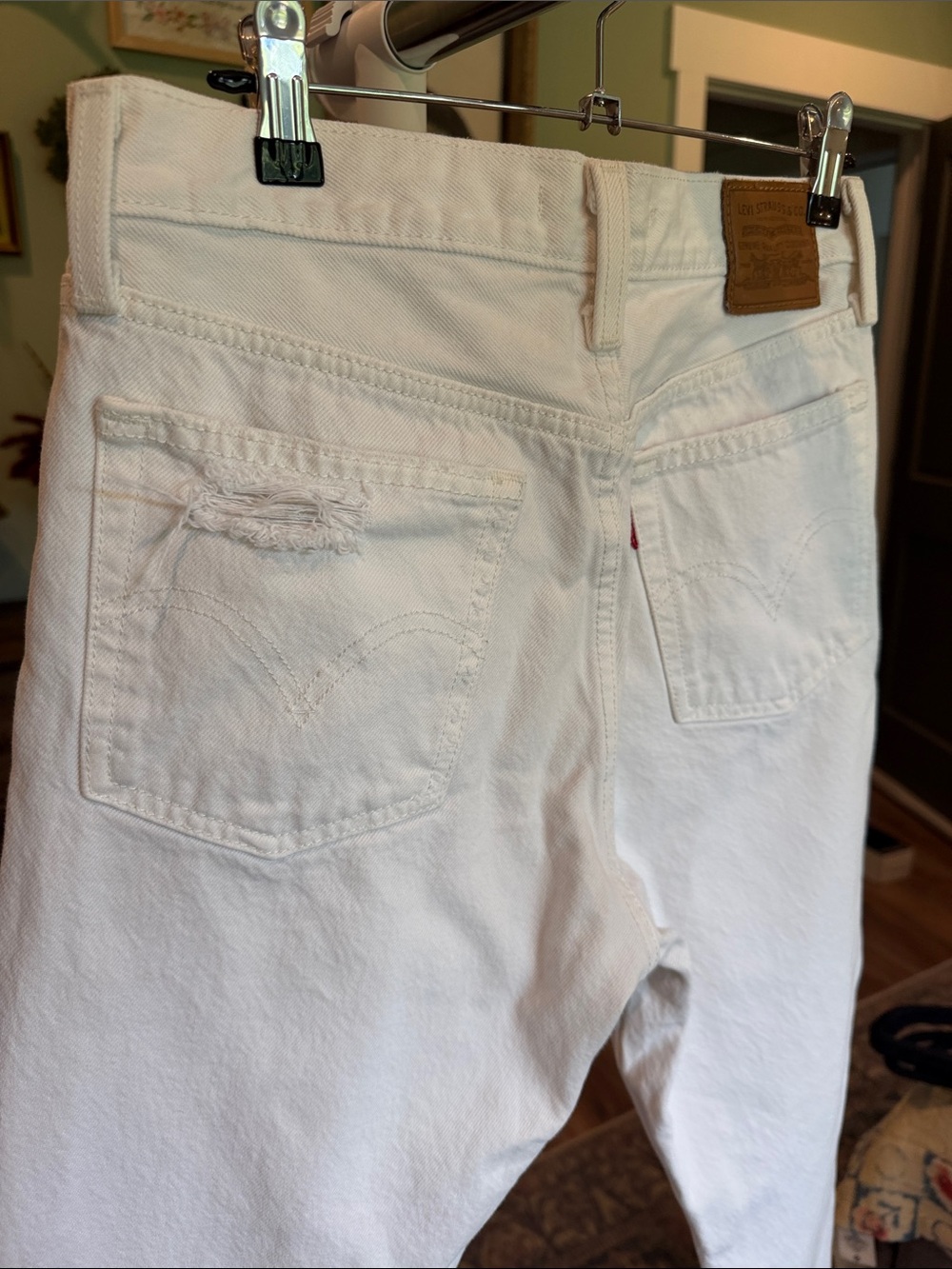 Levi's White Distressed Cropped Jeans - Picture 7 of 7